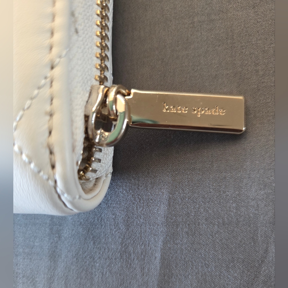 White Quilted Leather Wallet with Gold Hardware - Picture 3 of 4